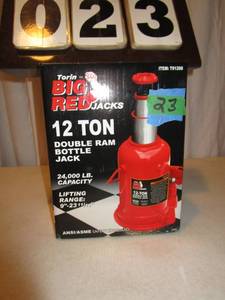 lot 23 image: Torin Big Red 12 Ton Bottle Jack