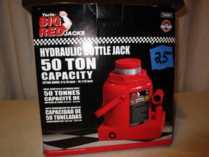 lot 25 image: Torin Big Red Hydraulic 50 Ton Bottle Jack