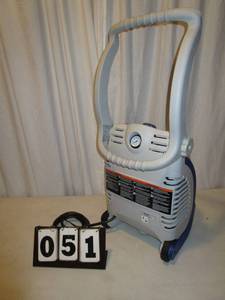lot 51 image: Air Compressor 1.5 Gallon