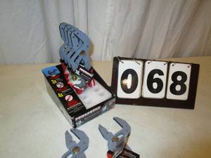 lot 68 image: Powerbuilt  Self Adjusting Pliers