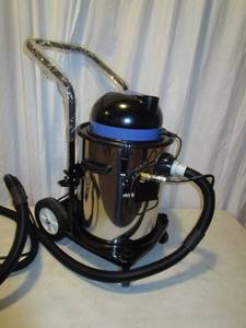 lot 102 image: Industrial WetDry Vacuum