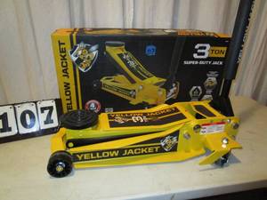 lot 107 image: Yellow Jacket 3 ton Floor Jack