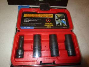 lot 113 image: 12 Drive Flip Impact Socket Set