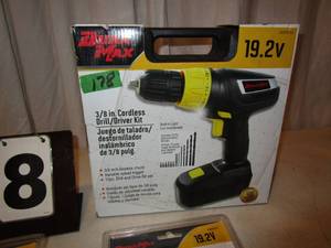 lot 178 image: DuraMax 38 Cordless DrillDriver Kit