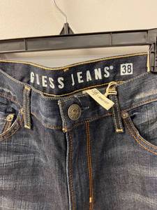 lot 21 image: Guess Jeans Size 3832