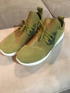 lot 37 image: Nike Lunarcharge Green Mens 12