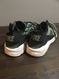 lot 39 image: Nike Huarache Green Mens 12