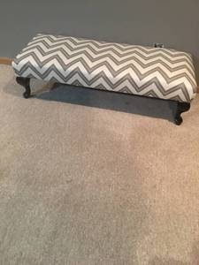 lot 62 image: Upholstered Bench