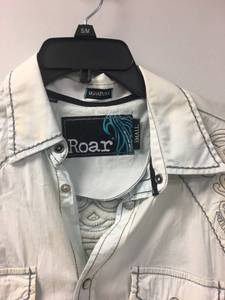 lot 14 image: Roar Long Sleeve Shirt - Small