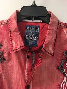 lot 15 image: Roar Brand Shirt Red - 4XL