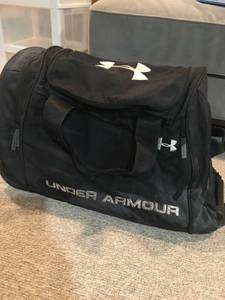 lot 48 image: Under Armour Travel Bag