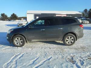 lot 1 image: 2009 Chevy Traverse LT