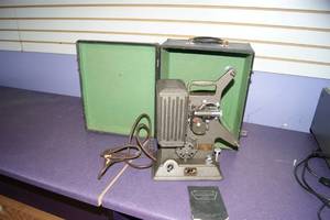 lot 8 image: Keystone Projector Model R-8