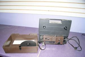 lot 11 image: Vtg GAF 2588-Z Dual 8mm & Super 8mm Movie Film Projector