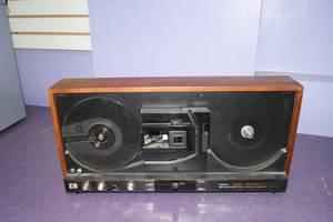 lot 15 image: KODAK EKTASOUND 245 SUPER 8 MOVIE FILM PROJECTOR