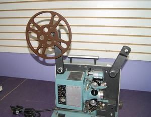 lot 17 image: BELL & HOWELL SPECIALIST FILMOSOUND 16MM PROJECTOR
