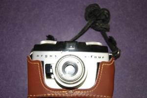 lot 19 image: ARGUS A-FOUR 35 MM CAMERA