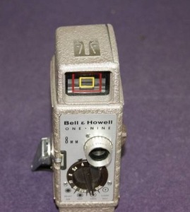 lot 20 image: VINTAGE MOVIE CAMERA BELL & HOWELL ONE-NINE 8MM WITH BELL &