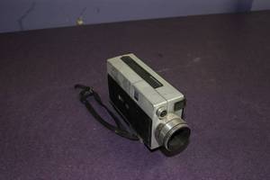 lot 28 image: VINTAGE KODAK M 28 INSTAMATIC MOVIE CAMERA SUPER 8 M28 RARE