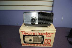 lot 32 image: TECHNICOLOR 800 INSTANT MOVIE PROJECTOR 8MM DELUXE TECHNICOLOR CO. HOLLYWOOD