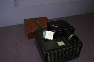 lot 52 image: Vintage Bell & Howell Slide Cube Projector Model 977Q