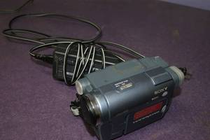 lot 60 image: Sony Handycam CCD-TRV128 8mm Video8 HI8 Camcorder