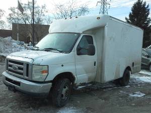 lot 2 image: 2010 Ford E-450 Super Duty Cube Van - A45429