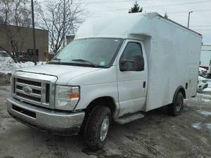 lot 6 image: 2012 Ford E350 Super Duty Econoline Cube Van - A70439