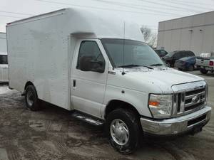 lot 10 image: 2011 Ford E350 Super Duty Econoline Cube Van - B23554