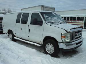 lot 13 image: 2008 Ford E250 Super Econoline 3-Door Extended Cab Cargo Van - A85393