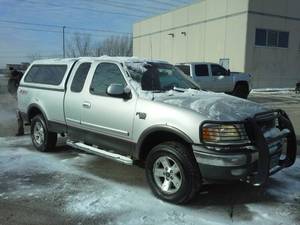 lot 19 image: 2003 Ford F-150 Lariat XLT Styleside 4-Door Super Cab Pickup Truck with Bed Topper - B93877