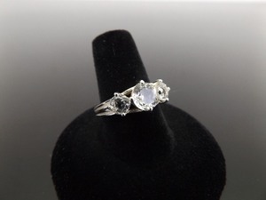 .925 Sterling Silver 3 Crystal Ring Size 8