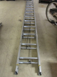 lot 506 image: KELLER 24 ALUMINUM ADJUSTABLE LADDER