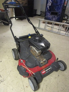 lot 516 image: TORO 30 CUTTING WIDTH LAWNMOWER