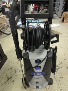 lot 521 image: BLUE CLEAN PRESSURE WASHER