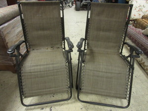 lot 536 image: RECLINING LAWN CHAIRS