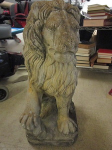 lot 539 image: DECORATIVE STONE LION