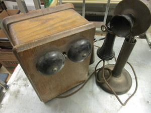 lot 552 image: ANTIQUE WESTERN ELECTRIC TELEPHONE AND RINGER BOX