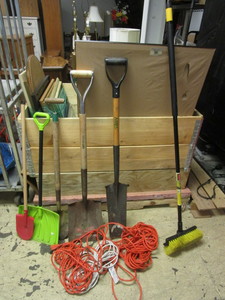 lot 558 image: LANDSCAPING SHOVELS, CHILDREN SHOVELS, BI-LEVEL SCRUB BRUSH
