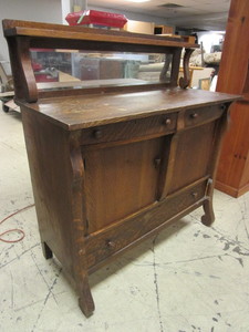 lot 560 image: VINTAGE QUARTER SAWN  OAK BUFFET