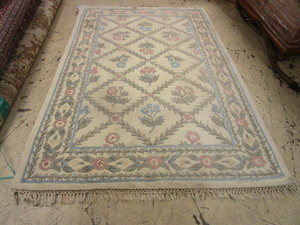 lot 565 image: WOOL DECORATIVE RUG