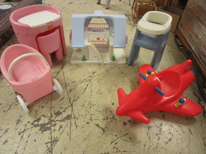 lot 566 image: LITTLE TIKES PLAY EQUIPMENT