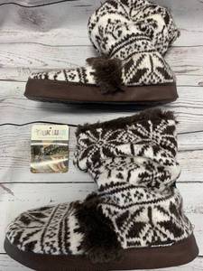 New Womens Mukluk Slipper Boots Size 7-8