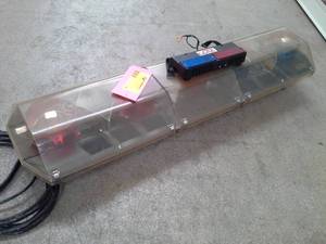 lot 18 image: Public Safety Equipment, Inc. Flatlighter Light Bar