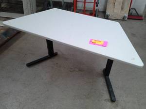 lot 19 image: Bretford Computer Desk