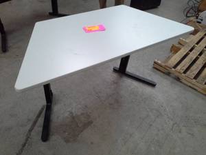 lot 20 image: Bretford Computer Desk
