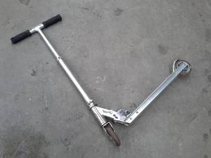 lot 52 image: Razor Scooter