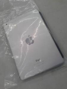 lot 63 image: Apple iPad A1490
