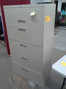 lot 66 image: Metal Lateral File Cabinet 5-Locking Drawer