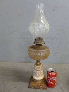lot 5 image: Vintage Oil Lamp